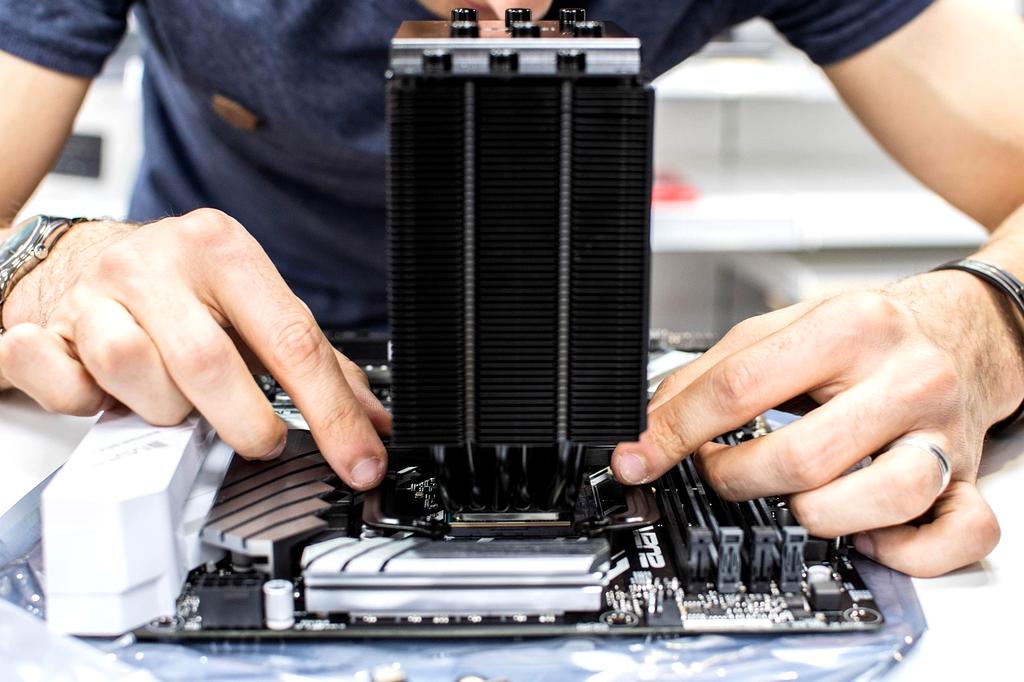 Advanced quantum processor with superconducting qubits