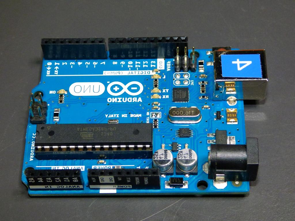 Industrial robot with AI-powered precision control systems
